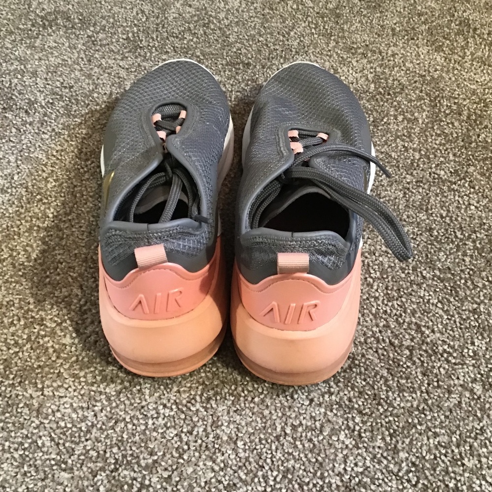 Women’s Nike air max’s motion 2 - Picture 2 of 4